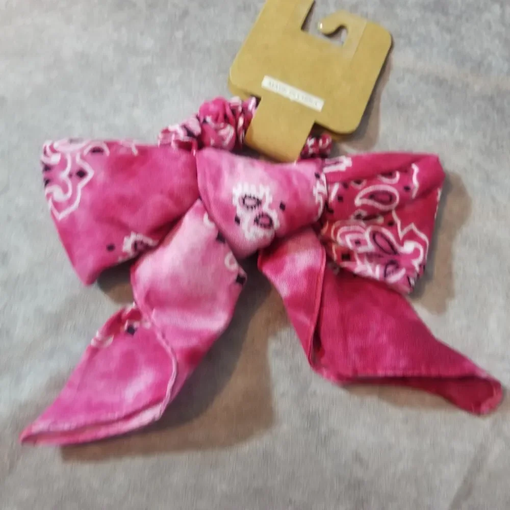 Bundle of 4 Brand New Hair Scrunchies‎